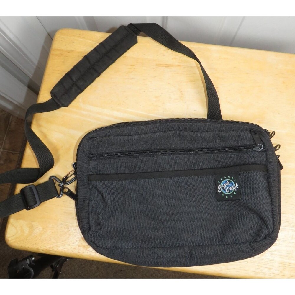 Eagle Creek Black Travel Gear Fanny Pack/Belt Crossbody Bag 11"x7"x3"